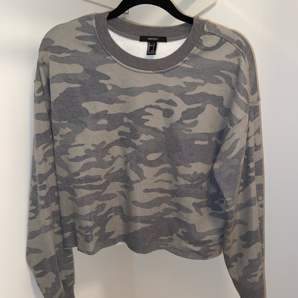 Camo Crop Sweatshirt